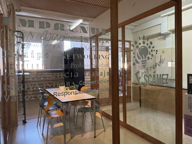El IES Alfonso Escámez inaugura un aula profesional de emprendimiento y un nuevo espacio coworking - 1, Foto 1