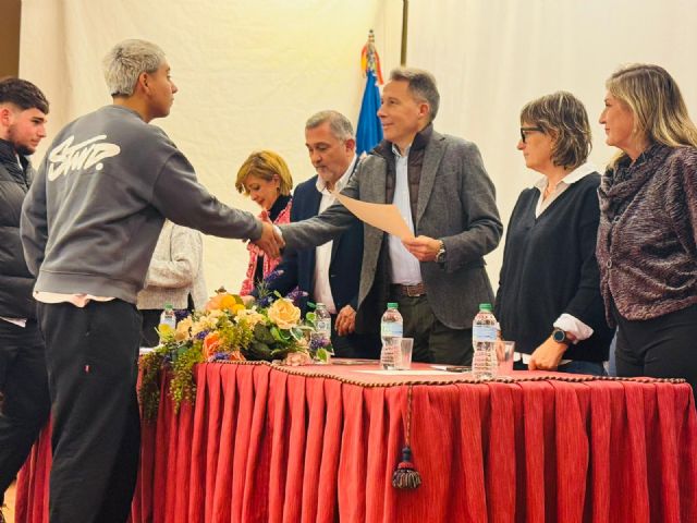 Fulgencio Gil reconoce la extraordinaria labor de alumnos y profesores de los ciclos de hostelería de Lorca que son parte fundamental de Sepor - 3, Foto 3