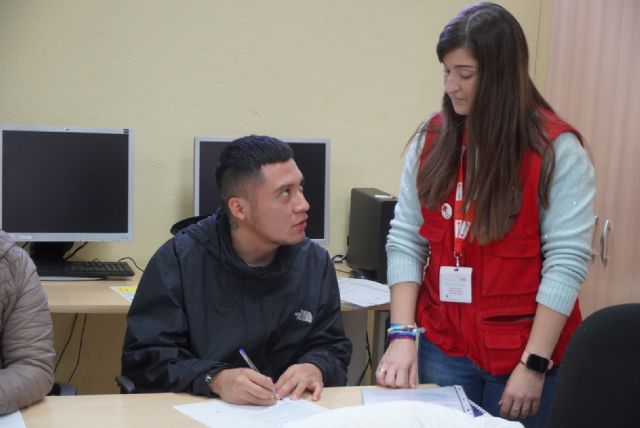 Aguas de Jumilla renueva su convenio de colaboración con Cruz Roja Jumilla para favorecer la inserción laboral - 4, Foto 4