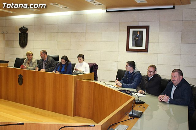 El Ayuntamiento va a estudiar las alegaciones de los vecinos sobre el proyecto de remodelacin de la seguridad y el trfico en la avda. Santa Eulalia - 1