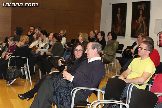El Ayuntamiento va a estudiar las alegaciones de los vecinos sobre el proyecto de remodelacin de la seguridad y el trfico en la avda. Santa Eulalia - 10