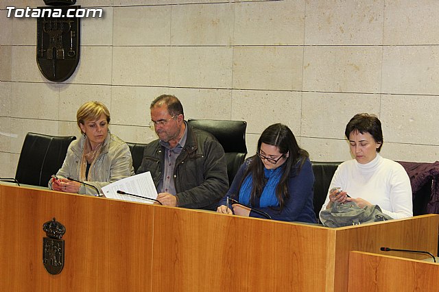 El Ayuntamiento va a estudiar las alegaciones de los vecinos sobre el proyecto de remodelacin de la seguridad y el trfico en la avda. Santa Eulalia - 2