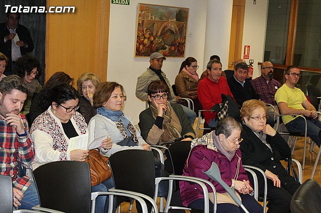 El Ayuntamiento va a estudiar las alegaciones de los vecinos sobre el proyecto de remodelacin de la seguridad y el trfico en la avda. Santa Eulalia - 5