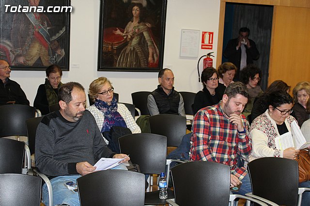 El Ayuntamiento va a estudiar las alegaciones de los vecinos sobre el proyecto de remodelacin de la seguridad y el trfico en la avda. Santa Eulalia - 6