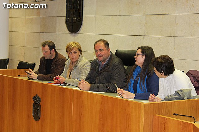 El Ayuntamiento va a estudiar las alegaciones de los vecinos sobre el proyecto de remodelacin de la seguridad y el trfico en la avda. Santa Eulalia - 7