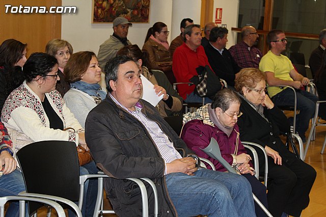 El Ayuntamiento va a estudiar las alegaciones de los vecinos sobre el proyecto de remodelacin de la seguridad y el trfico en la avda. Santa Eulalia - 8