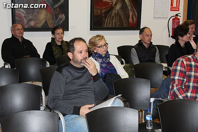 El Ayuntamiento va a estudiar las alegaciones de los vecinos sobre el proyecto de remodelacin de la seguridad y el trfico en la avda. Santa Eulalia - 9