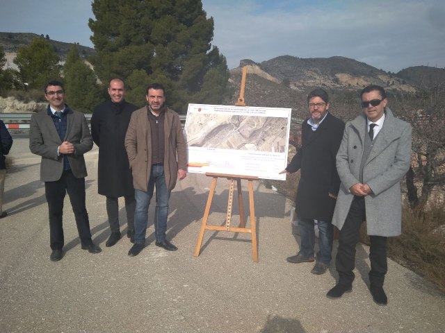 Ciudadanos celebra el inicio de las obras de la carretera que da servicio a las cooperativas de flor cortada y las canteras de Cehegín - 1, Foto 1