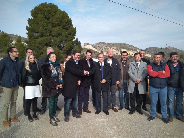 Ciudadanos celebra el inicio de las obras de la carretera que da servicio a las cooperativas de flor cortada y las canteras de Cehegín - 2, Foto 2