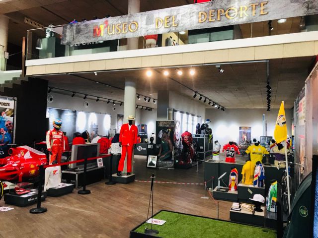 Las zapatillas de Usain Bolt, un F-1 de Alonso y la equipación de Mireia Belmonte, objetos de ´Leyendas´ que llegan a Murcia - 1, Foto 1