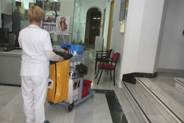 Se acuerda finalizar el contrato del Servicio de Limpieza de Interiores en centros e instalaciones dependientes del Ayuntamiento de Totana - 1, Foto 1