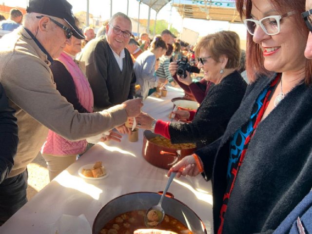 La vicepresidenta participa en la tradicional degustación de las pelotas galileas de Pozo Estrecho - 1, Foto 1
