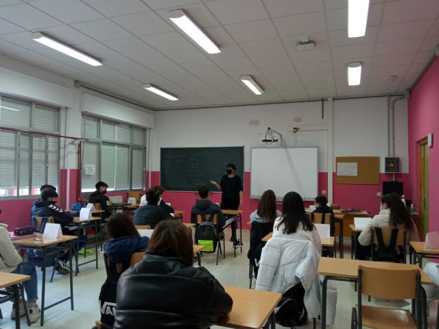 El Ayuntamiento de Caravaca desarrolla un programa educativo para prevenir la adicción al juego con apuesta entre la población adolescente - 2, Foto 2