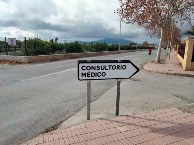 El Ayuntamiento de Lorca renueva la señalización horizontal en las inmediaciones del consultorio médico de Tercia para mejorar la seguridad vial de los vecinos - 2, Foto 2