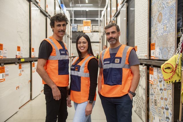 OBRAMAT entrega 1.050€ adicionales a cada empleado en concepto de Cheques Carburante y Alimentación - 1, Foto 1