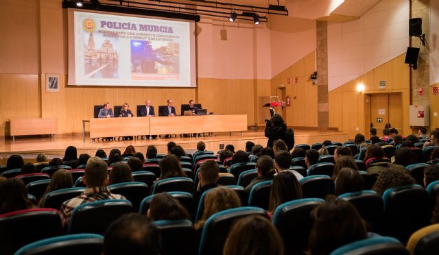 La Policía Local ofrece charlas sobre las normas de convivencia y civismo en Murcia a 200 estudiantes Erasmus - 1, Foto 1