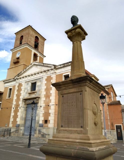 Cultura declara Bien de Interés catalogado la escultura monumental dedicada al maestro Cipriano Galea en La Ñora - 1, Foto 1