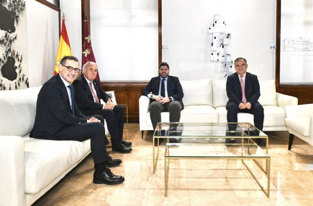 López Miras recibe en San Esteban al nuevo presidente del Consejo Social de la Universidad de Murcia, Bartolomé Viúdez - 1, Foto 1