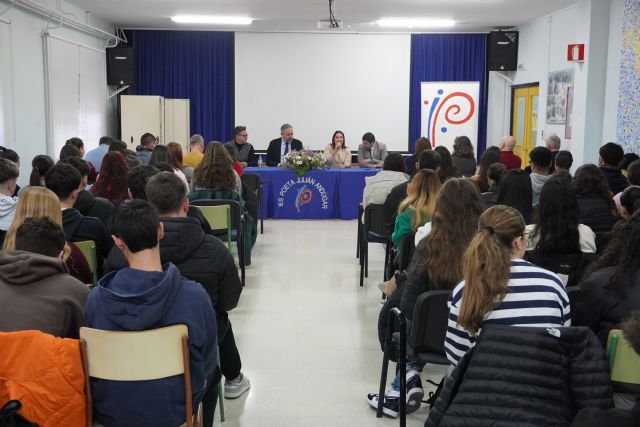 El IES Poeta Julián Andúgar impulsa el futuro de sus alumnos con las Jornadas 'InFórmate' - 1, Foto 1