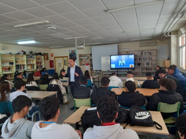 Encuentro de Marcos Ros con alumnos de tres institutos de la Región - 2, Foto 2