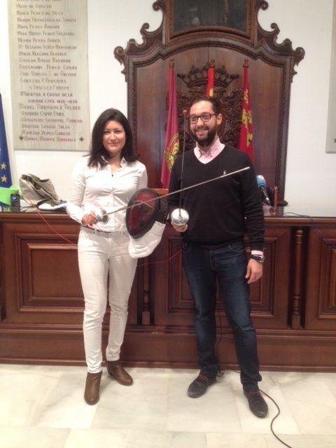 La colaboración del Ayuntamiento y el nuevo Club de Esgrima hace que el Complejo Felipe VI de Lorca acoja la única escuela municipal de florete de la región - 1, Foto 1