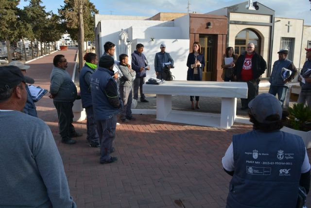 La alcaldesa y el edil de Desarrollo Local supervisan las obras de rehabilitación del cementerio municipal - 1, Foto 1