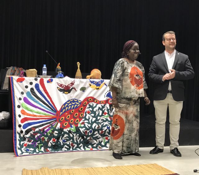 Cuentos, canciones y leyendas, de la tradición oral de Benín en la Biblioteca de Torre-Pacheco - 2, Foto 2