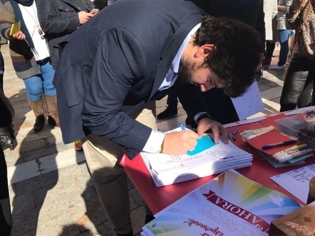 López Miras: La Región es pionera en reconocer el grado de discapacidad del 33 por ciento a niños con cáncer desde el diagnóstico de la enfermedad - 2, Foto 2