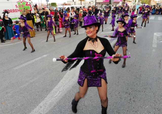 Más de 1.000 personas participan en un colorido y chispeante desfile de Carnaval en Las Torres de Cotillas - 2, Foto 2