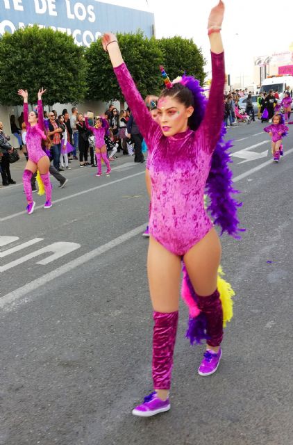 Más de 1.000 personas participan en un colorido y chispeante desfile de Carnaval en Las Torres de Cotillas - 5, Foto 5