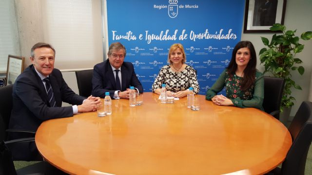 La Comunidad Autónoma colaborará con los economistas y graduados sociales para asesorar a los ciudadanos - 1, Foto 1