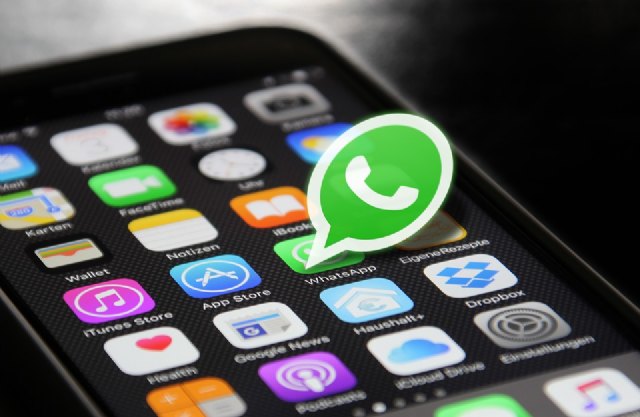 Los mayores de 65 años consultan 17 veces al día WhatsApp, su aplicación preferida
