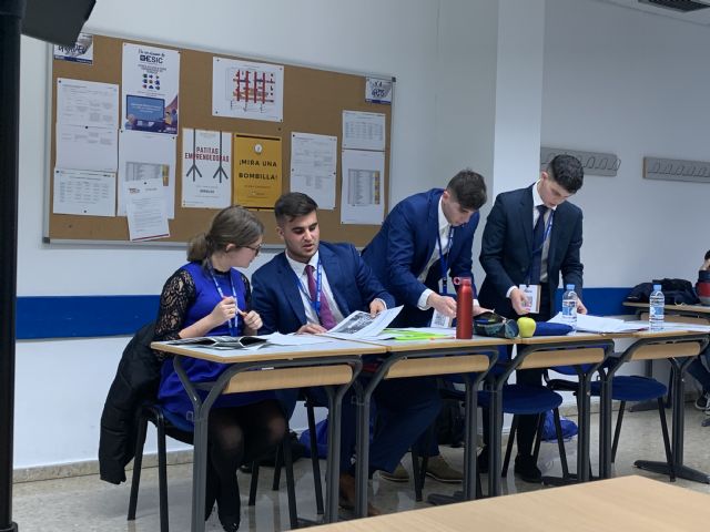 Virgen del Pasico queda finalista en el IV Torneo de Debate ESIC - 1, Foto 1