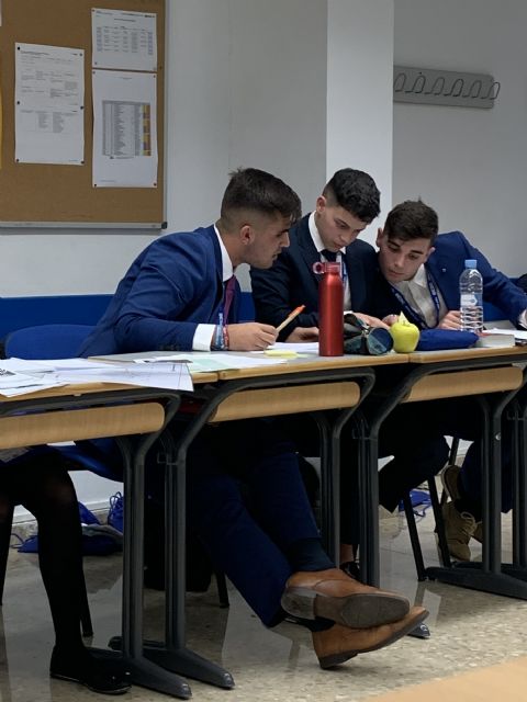 Virgen del Pasico queda finalista en el IV Torneo de Debate ESIC - 2, Foto 2