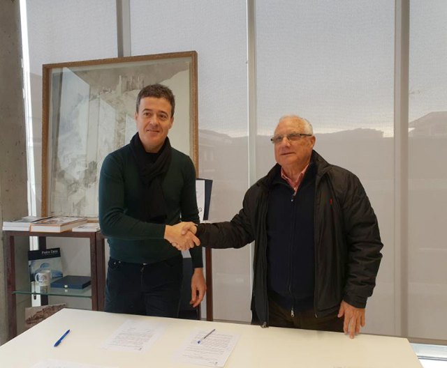 El Ayuntamiento de Blanca y AFEMCE firman un convenio para el apoyo a familias con menores que se encuentren en riesgo social				 - 1, Foto 1