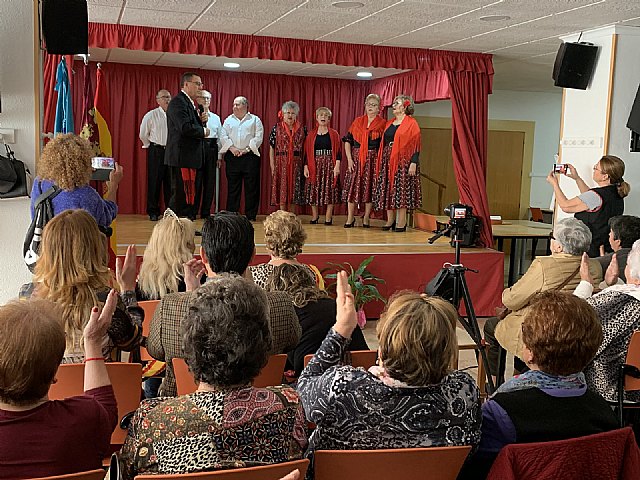 El alcalde felicitó a los usuarios del Centro de Día de Personas Mayores de San Javier en su 35 aniversario - 2, Foto 2