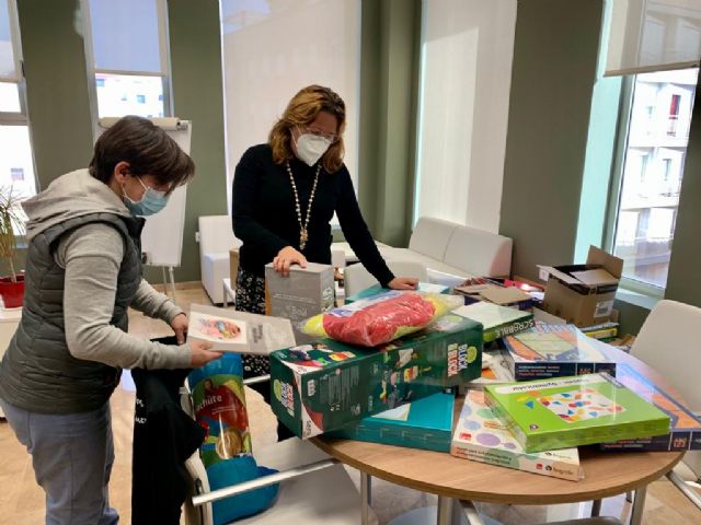 La Concejalía del Mayor invierte cerca de 35.000 euros en la renovación de los materiales de los talleres de informática, costura, gimnasia o lectura - 1, Foto 1