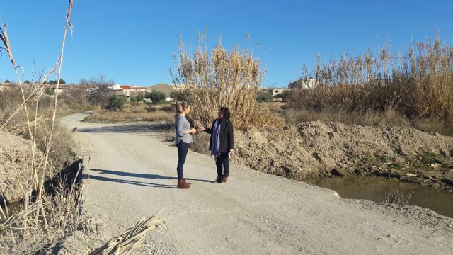 El PP apoya la petición de los vecinos de La Parroquia para acondicionar el paso existente sobre el río Vélez entre el núcleo urbano de la pedanía y Ortillo - 1, Foto 1