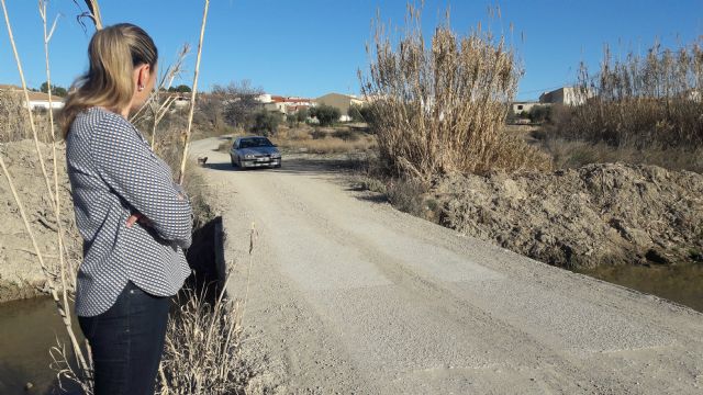 El PP apoya la petición de los vecinos de La Parroquia para acondicionar el paso existente sobre el río Vélez entre el núcleo urbano de la pedanía y Ortillo - 2, Foto 2