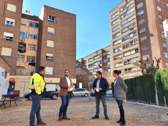 El Ayuntamiento de Lorca inicia los trabajos de renovación del pavimento del parque de la Alameda Doctor Gimeno Baduell - 1, Foto 1