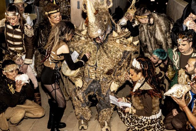 Lorenzo Sánchez se transforma en un espectacular rinoceronte en la Suelta de la Mussona - 2, Foto 2