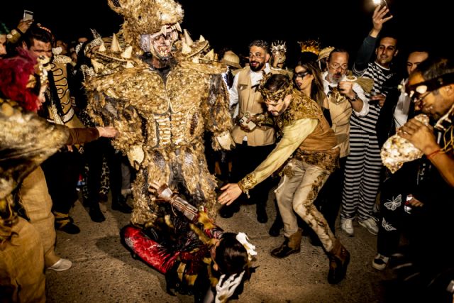 Lorenzo Sánchez se transforma en un espectacular rinoceronte en la Suelta de la Mussona - 4, Foto 4