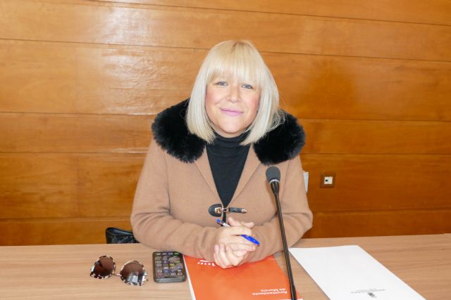 Luz verde a las obras para instalar una barandilla de protección peatonal en la Plaza Santiago Apóstol de Santiago y Zaraiche - 1, Foto 1