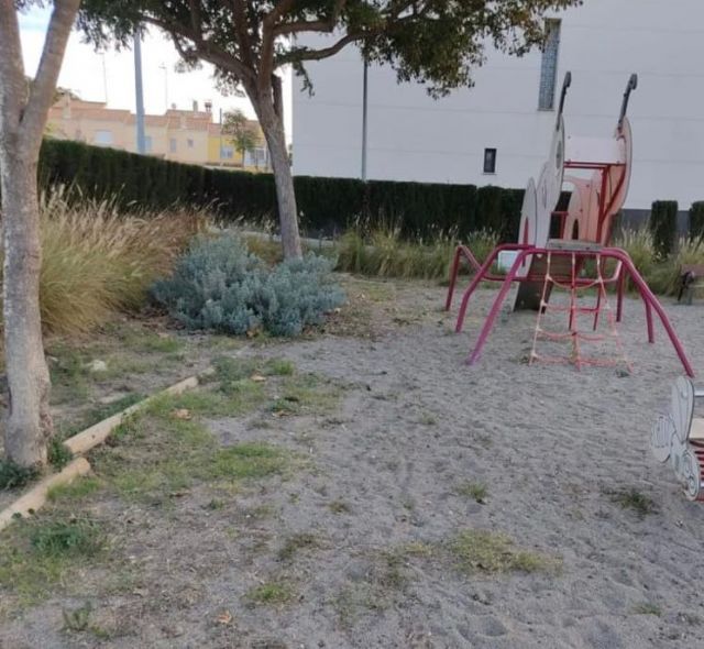 Pedro Contreras Arroyo ha abandonado los parques infantiles del municipio que se encuentran en una situación lamentable - 4, Foto 4