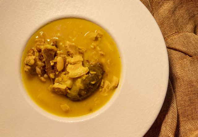 El guiso de trigo con oreja, morcilla y rabo de La Chimenea, premio a la mejor elaboración - 1, Foto 1