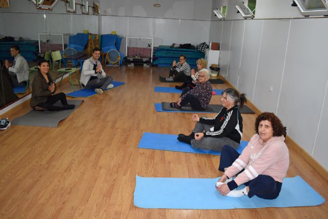 El pilates centra la mañana de deporte dominical en el polideportivo municipal - 1, Foto 1