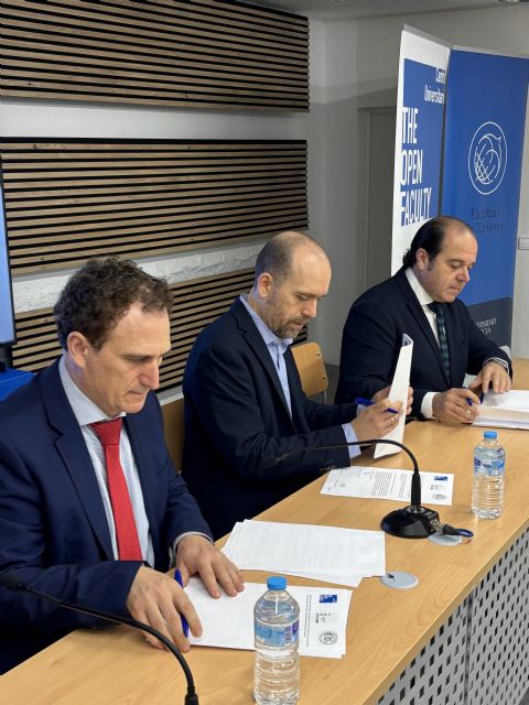 The Open Faculty firma un convenio con el Cuerpo Consular de la Región y el Distrito Oeste de Murcia para impulsar las relaciones internacionales - 2, Foto 2