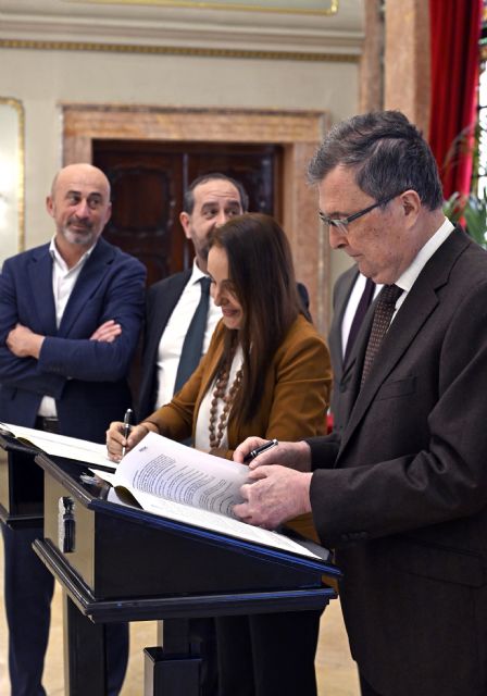 Murcia y AECOC firman un protocolo para crear grupos de trabajo que transformen la distribución urbana de mercancías - 2, Foto 2