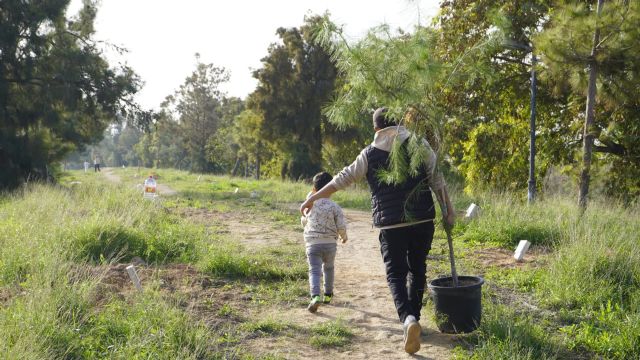 La campaña ‘Crecemos Juntos’ vuelve para que los más pequeños planten su propio árbol en Los Alcázares - 2, Foto 2