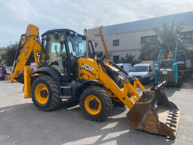 La Junta de Gobierno inicia el expediente para la adquisición de una retrocargadora para el arreglo de caminos rurales - 2, Foto 2